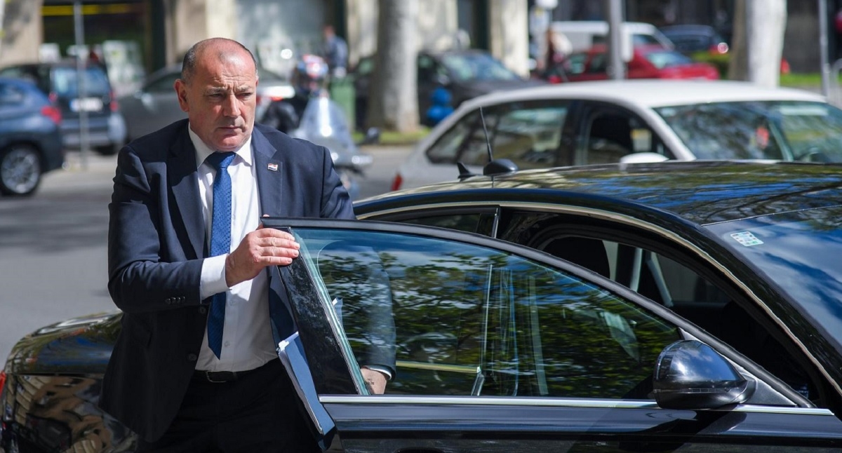 Ministar Medved završio u bolnici