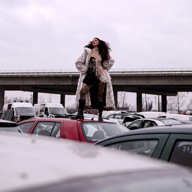 Macha Ravel (znate je kao Muhu) ima novu pjesmu. Nastala je tijekom razgovora s tetom