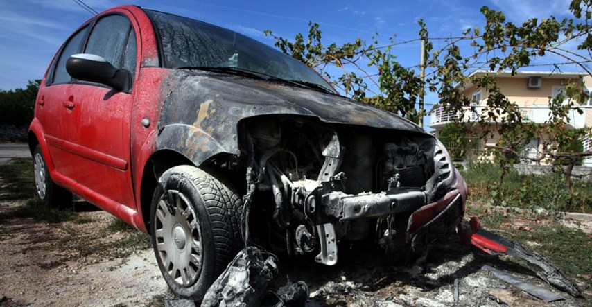 FOTO Auto i četiri kamiona kod Splita zapaljeni su namjerno