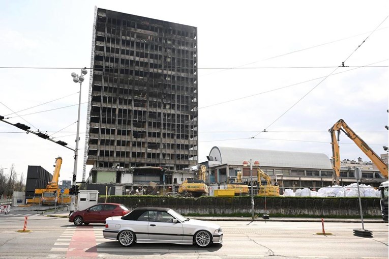 Azbest s Vjesnika uklanjat će se usisavačima i cijevima. Poznat izvođač radova