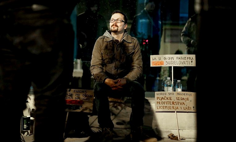 Pokupec ispred ministarstva štrajka glađu, pogledajte kako to izgleda večeras
