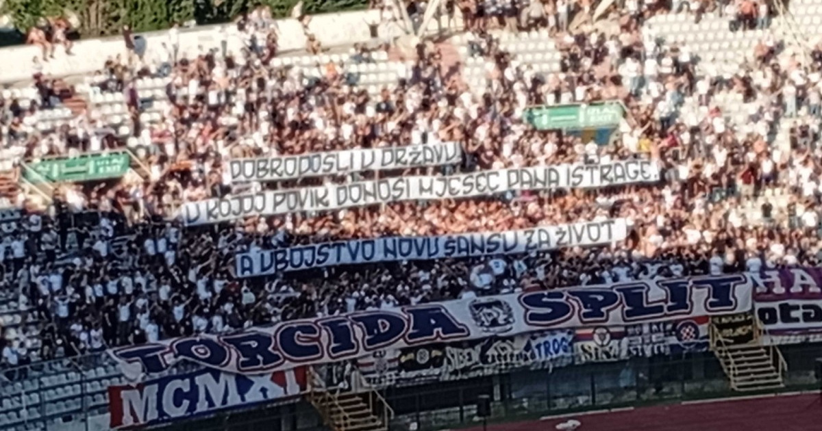 Pogledajte poruke koje je Torcida podigla na utakmici s Vukovarom
