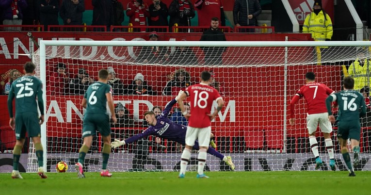VIDEO Ronaldo iz penala promašio cijeli gol