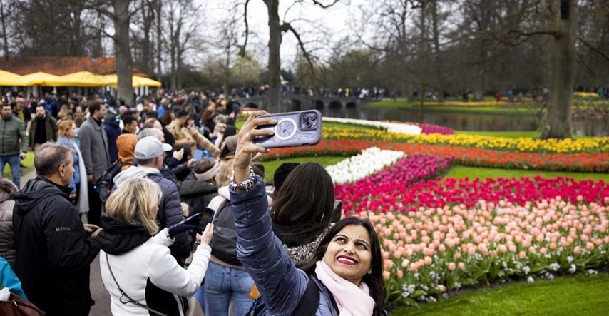 U Nizozemskoj otvoren najveći vrt tulipana na svijetu, prosvjedovali goli aktivisti