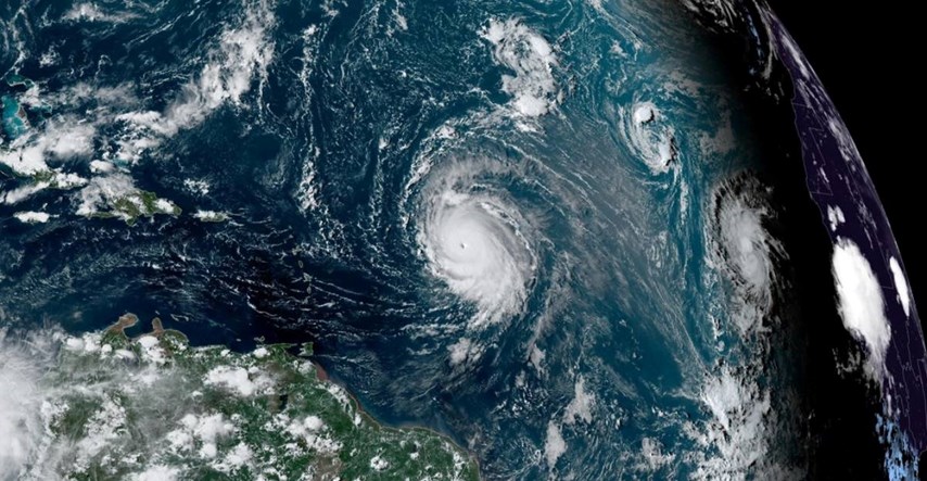 Lee je prvi ovosezonski uragan pete kategorije u Atlantiku. Jača i dalje