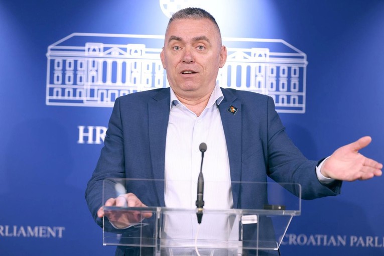 Ćipe: Vijenac koji bacate izmišljenim srpskim žrtvama odnesite u Gračane i Markuševec