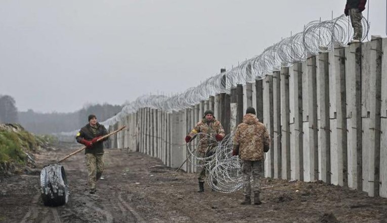 FOTO Ukrajina gradi zid na granici s Bjelorusijom. "To nije sve, imamo još planova"
