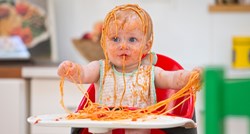 Maloj djeci treba dopustiti da budu neuredna dok jedu, upozorava psihologinja