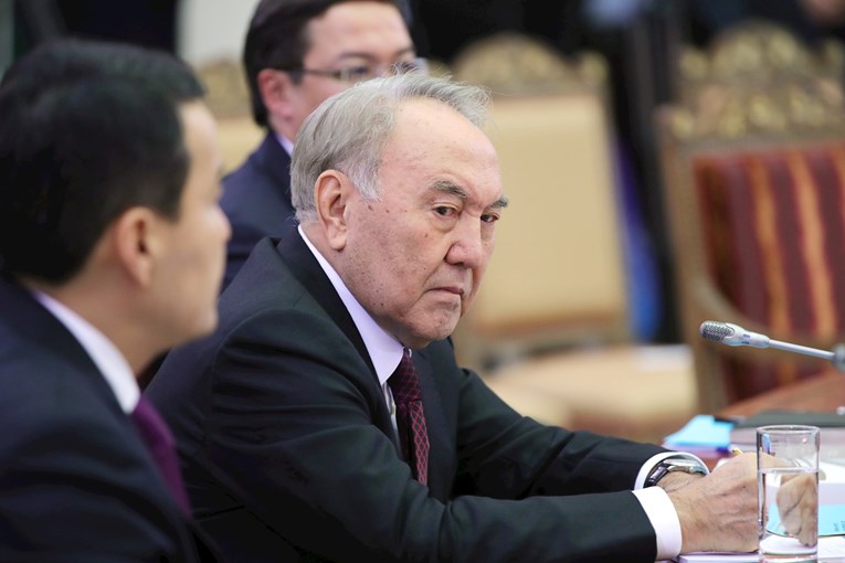 Bivši kazahstanski predsjednik prepušta vodstvo vladajuće stranke svom nasljedniku