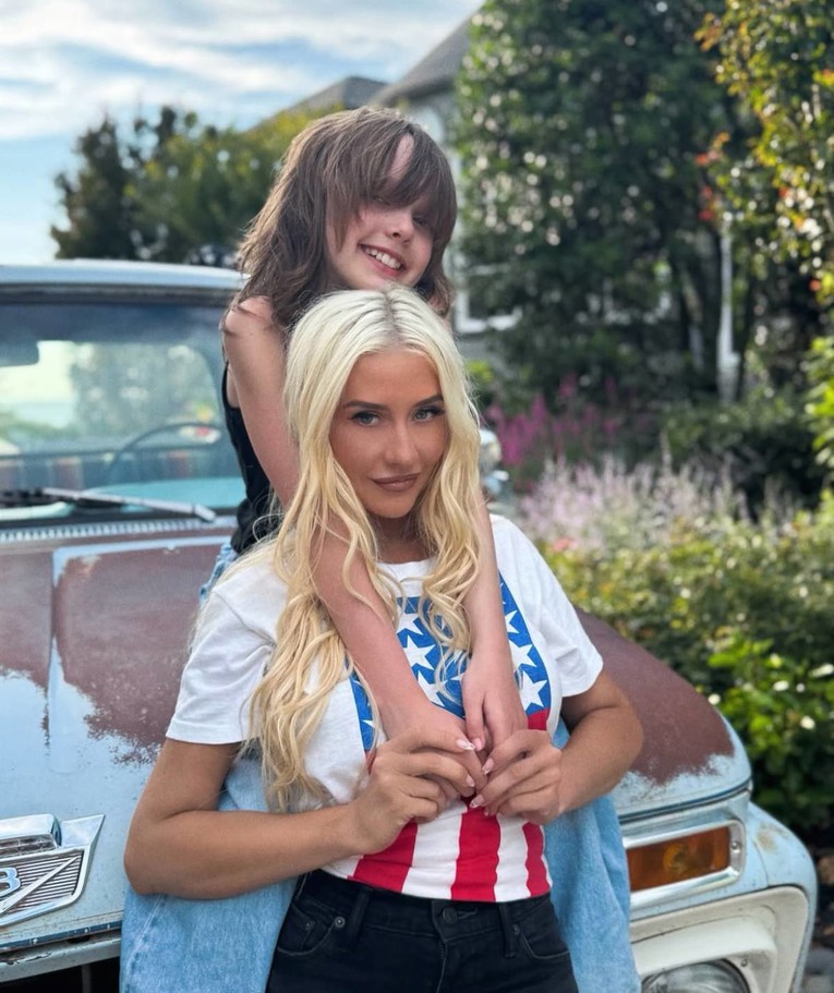 Christina Aguilera (45) podijelila rijetku fotografiju s kćeri Summer (12)