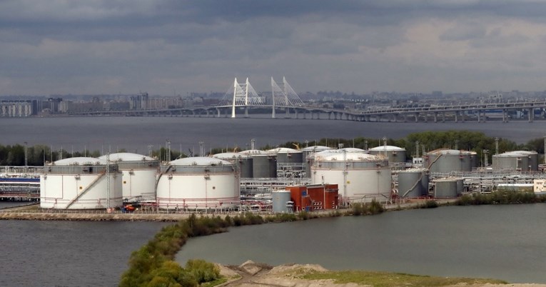 CNN: Zapad planira ograničiti cijenu ruske nafte, to bi smanjilo cijene goriva