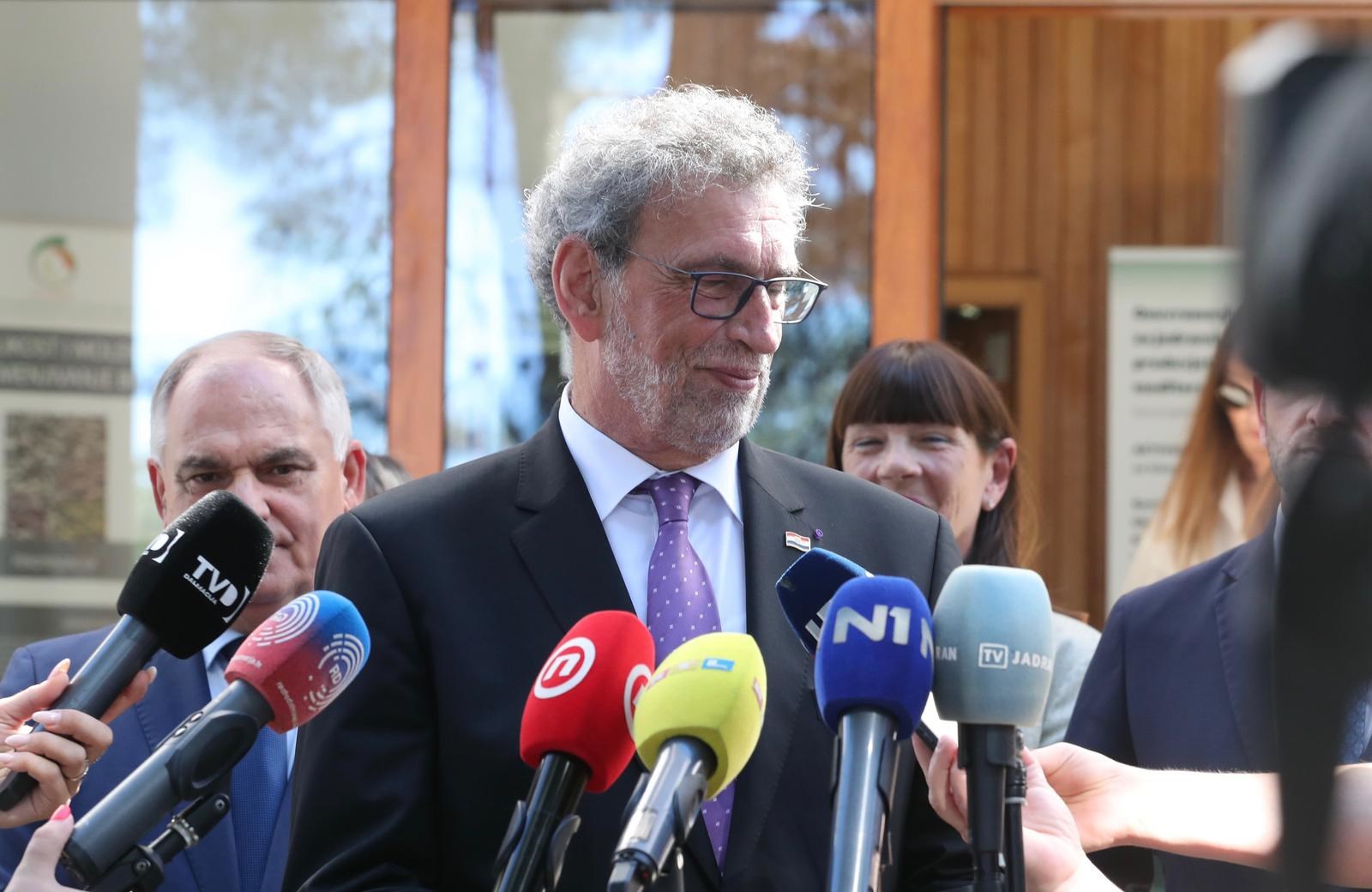 Ministar Fuchs čestitao Svjetski dan učitelja: "Vi ste čuvari, most i uzor djeci"