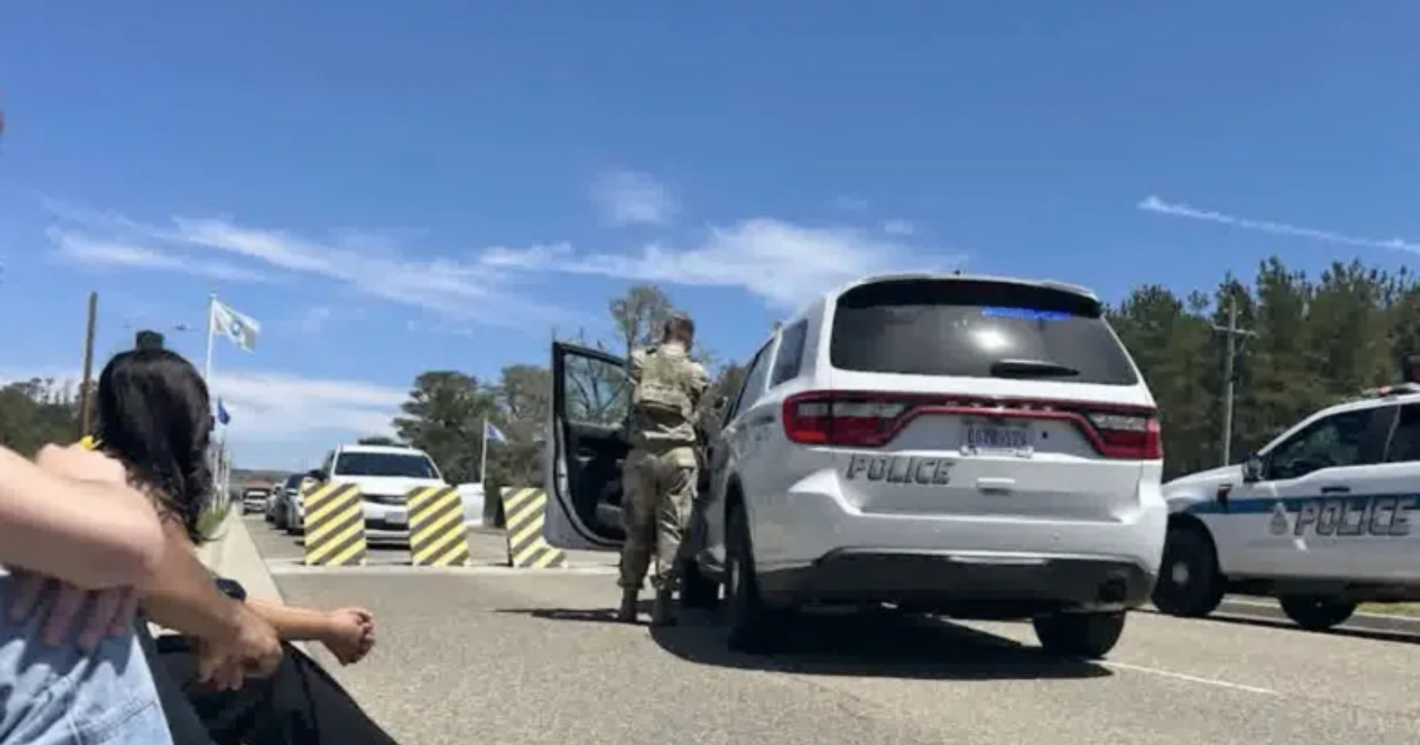 Novinari došli na događaj u američku vojnu bazu, zaštitari ih držali na nišanu