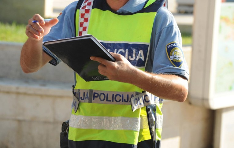 91-godišnjak autom udario 75-godišnjakinju u Sukošanu. Teško je ozlijeđena