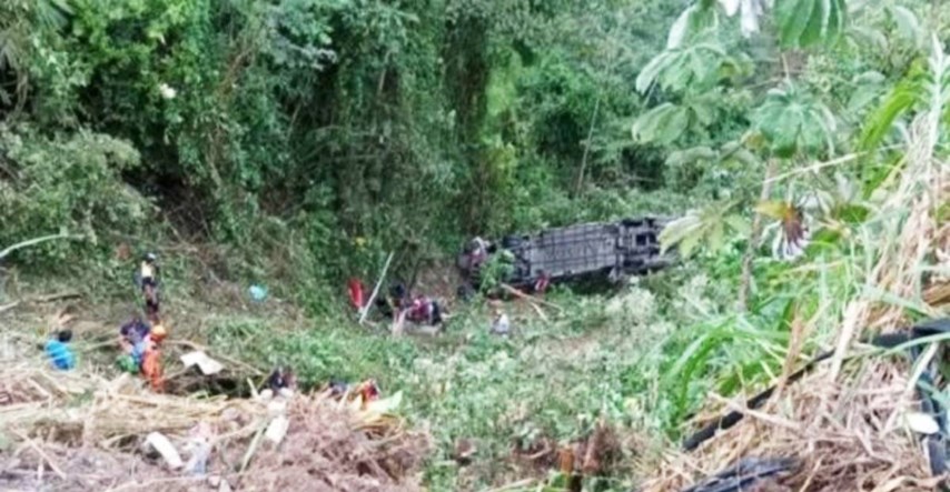 U Kolumbiji se autobus s migrantima strovalio u ponor, devetero mrtvih