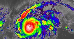 Uragan Roslyn poharao Meksiko, najmanje dvoje mrtvih. Oslabio je