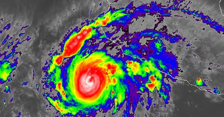 Uragan Roslyn prerastao u kategoriju 4. Vjetrovi pušu do 215 km/h, ide prema Meksiku