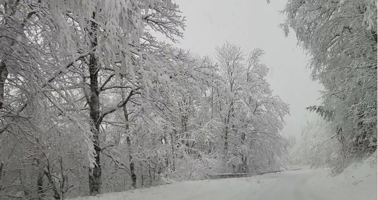 VIDEO Na Kupresu je 20 centimetara snijega, prizori su predivni