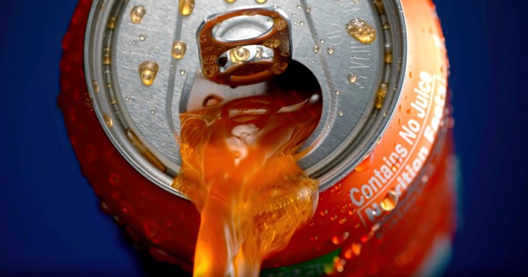 Coca-Cola mijenja okus Fante Orange u SAD-u i Kanadi. Kasnije i u drugim zemljama