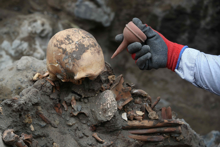 Znanstvenici u zubima kostura starih 1000 godina našli hormone koji otkrivaju trudnoću