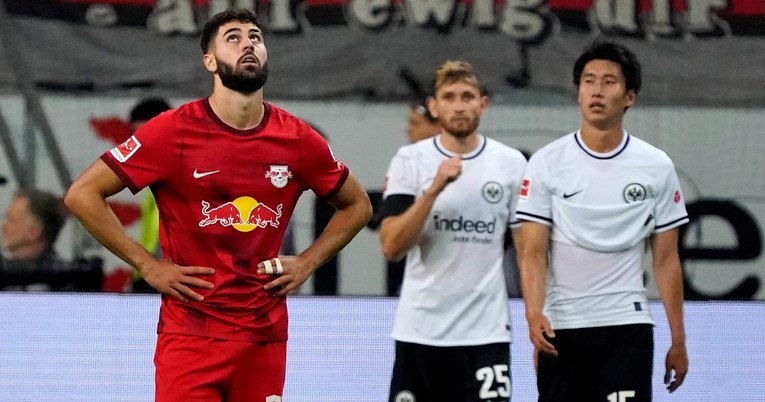 Olmo napustio teren zbog ozljede. Eintracht razbio Leipzig u sudaru bivših dinamovaca