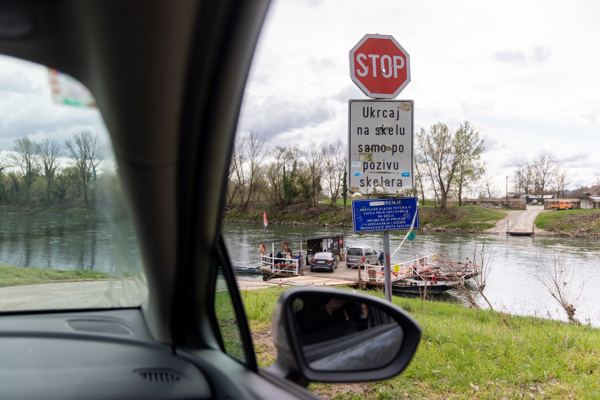 U blizini Zagreba ljudi ovom skelom prelaze Savu od II. svjetskog rata, pogledajte