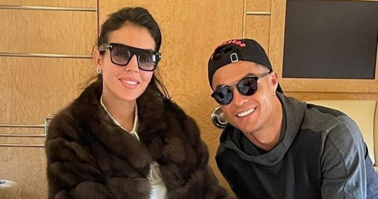 Georgina Rodriguez pokazala trudnički trbuščić u bikiniju na obalama Dubaija