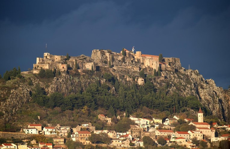 U Solinu se svađaju oko betonskih blokova