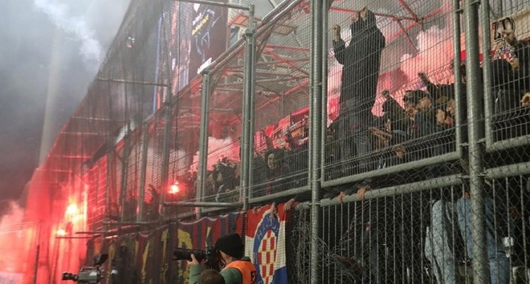 Hajduk plaća 38 tis. € za Torcidino raketiranje i vrijeđanje Riječana da su četnici