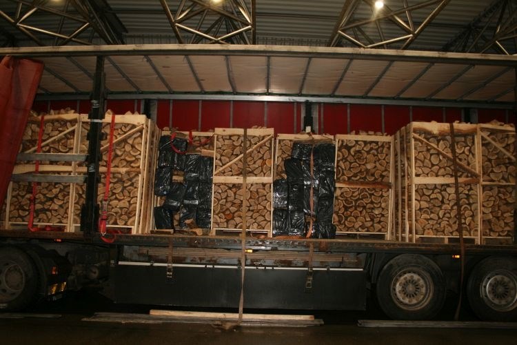 Vozač kamiona iz BiH na granici sa Slovenijom uhvaćen sa skoro 15.000 kutija cigareta