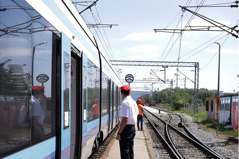 Broj putnika u željezničkom prometu značajno pao, ali je prijevoz tereta u porastu