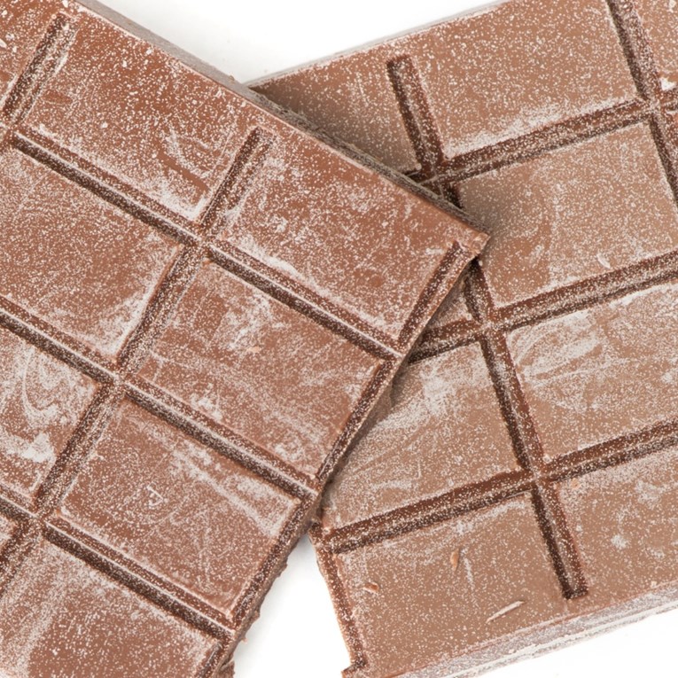 Primijetili ste bijele mrlje na čokoladi? Evo što to zapravo znači