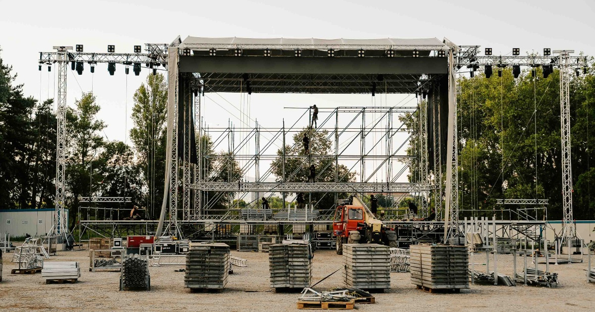 Na Bundek stiglo 10 šlepera opreme, Zagreb se sprema za Black Eyed Peas