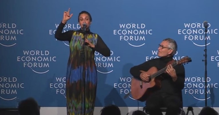 "Je li ovo šala?": Bizaran nastup u Davosu postao je viralan hit na Twitteru