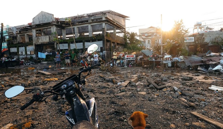 U supertajfunu koji je poharao Filipine poginulo 375 ljudi