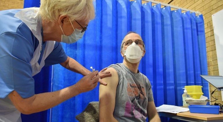 Cijepljenje određenih radnika u Australiji moglo bi biti obavezno. Tko odbije - otkaz