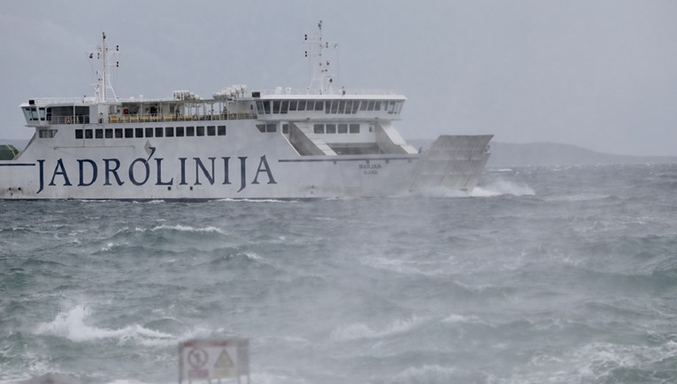 Zbog olujnog juga prekinute katamaranske veze između Splita i otoka