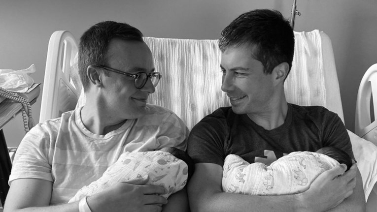Američki ministar Pete Buttigieg i suprug postali roditelji blizanaca