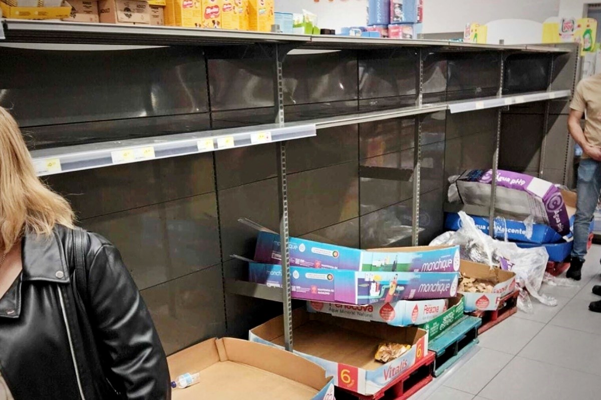 FOTO U Portugalu i Španjolskoj ljudi panično pokupovali vodu i hranu