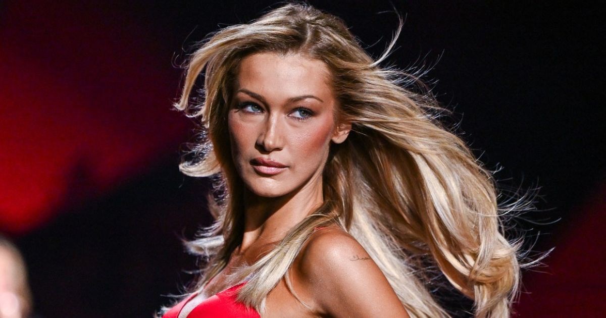 Bella Hadid se mjesec dana nakon hospitalizacije pojavila na pisti Victoria's Secreta