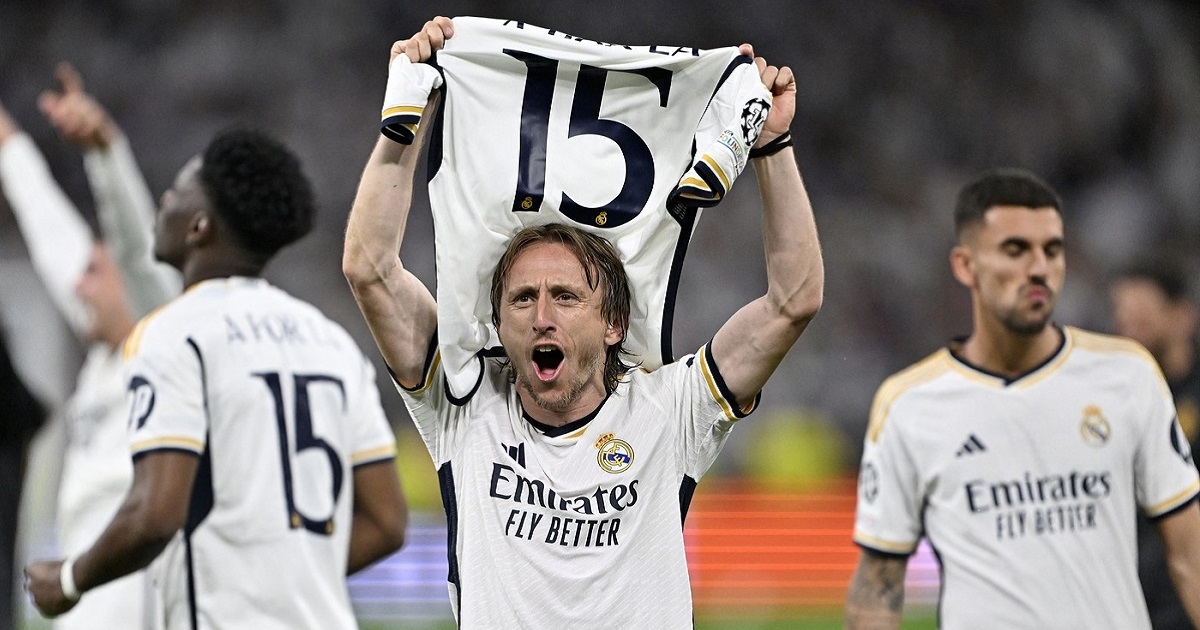 Modrić je jučer dizao dres s brojem 15. Evo zašto su ga nosili i drugi igrači Reala