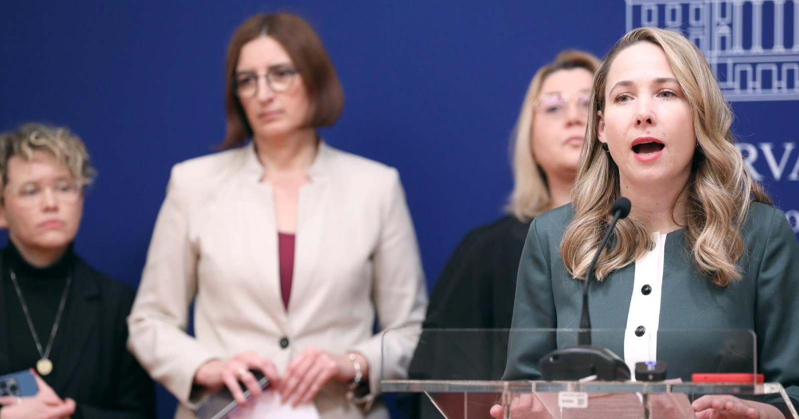 Je li Marija Selak Raspudić Gospa tužnog lika na Twitteru? Evo zašto nije ni bitno