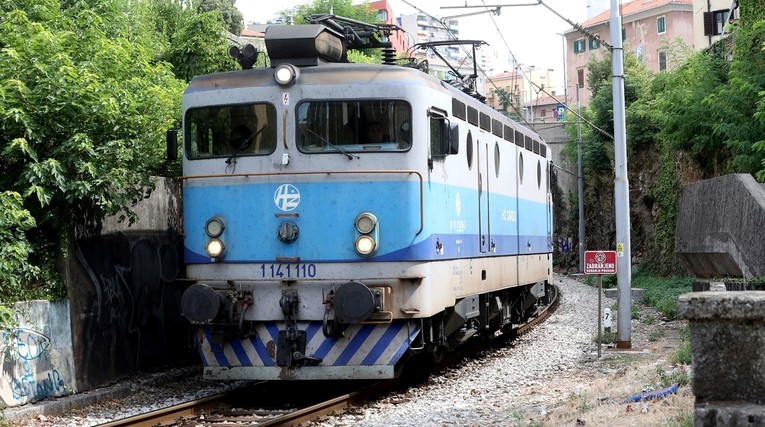 Izbio požar u lokomotivi vlaka kod Križevaca, u njemu nije bilo putnika