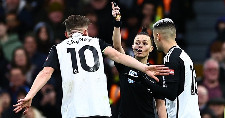 Ispisana povijest Premier lige. Utakmicu sudila žena