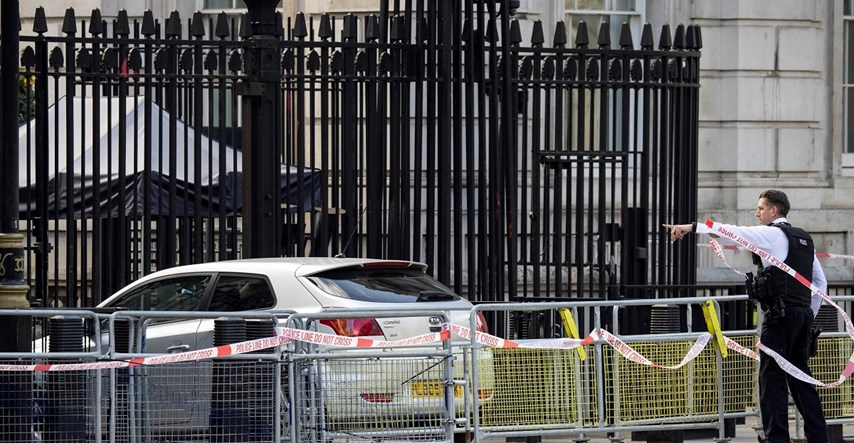 Čovjek koji se zabio u ured britanskog premijera optužen za nemoralno snimanje djece
