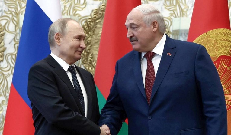 Lukašenko preslaguje vladu: Moramo biti učinkoviti, preživjeti ovu ludu borbu