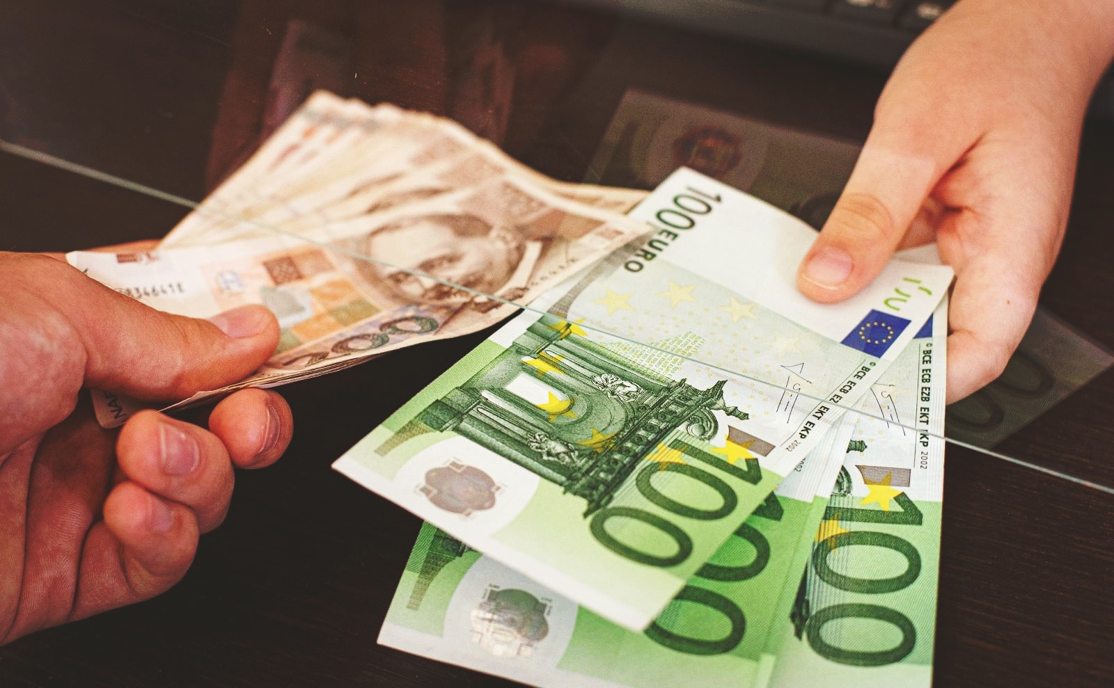 Kuna na tjednoj razini ojačala prema euru