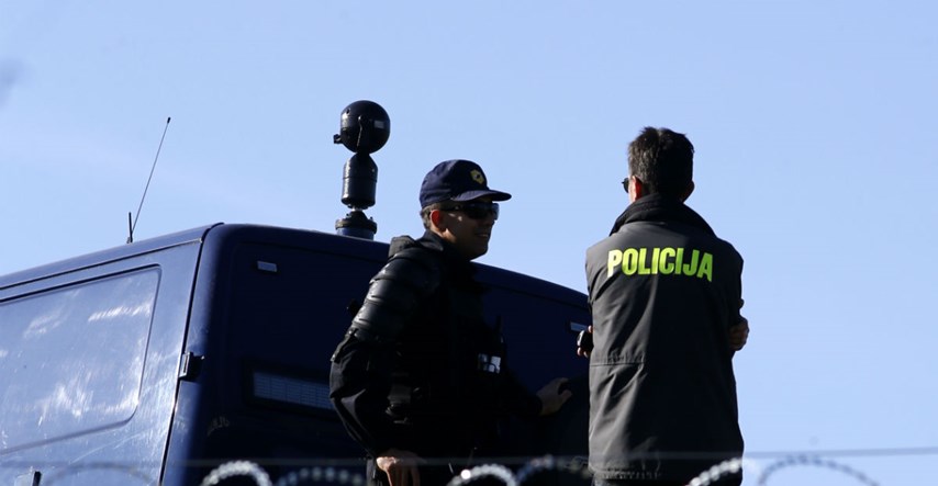 Migrant se nožem zaletio na policajce u Sloveniji, oni ga upucali u nogu