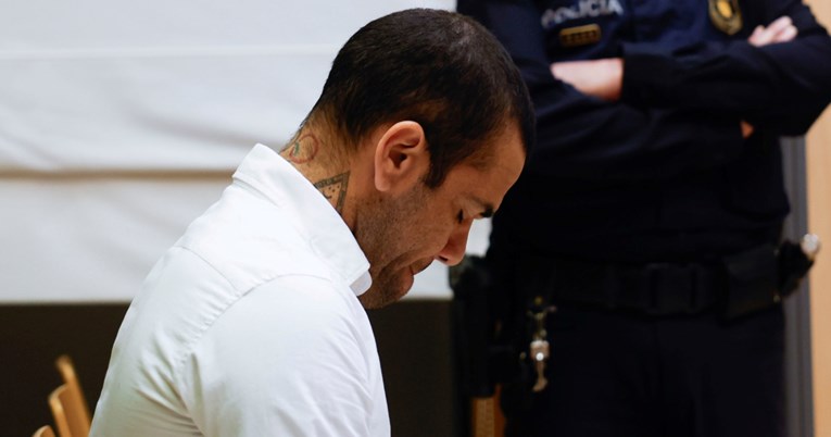 Dani Alves osuđen na četiri i pol godine zatvora zbog silovanja