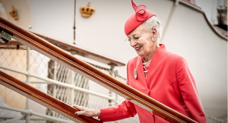 Danska kraljica bila na pogrebu Elizabete, zarazila se koronom